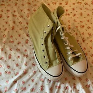 Converse size 9.5 platform
